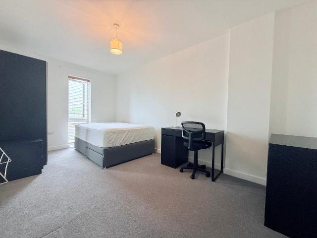 Room for rent in London Borough of Ealing, Greater London