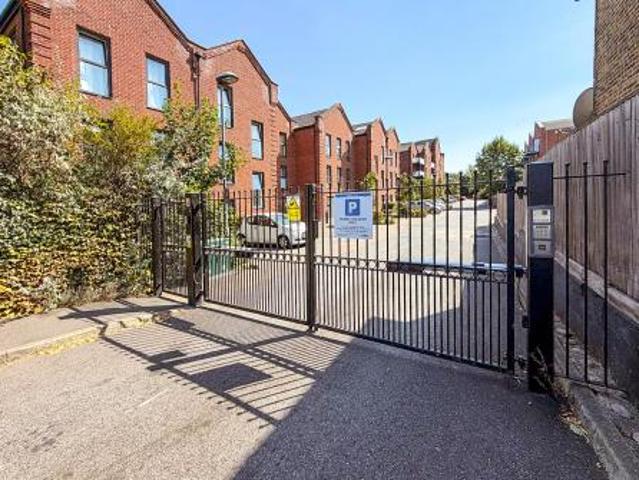 Apartment for rent in London Borough of Hillingdon, Greater London