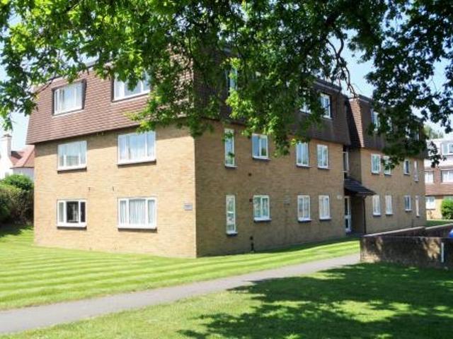 Apartment for rent in Perryfields, West Sussex