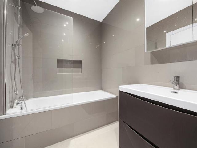 Apartment for rent in Shacklewell, Greater London