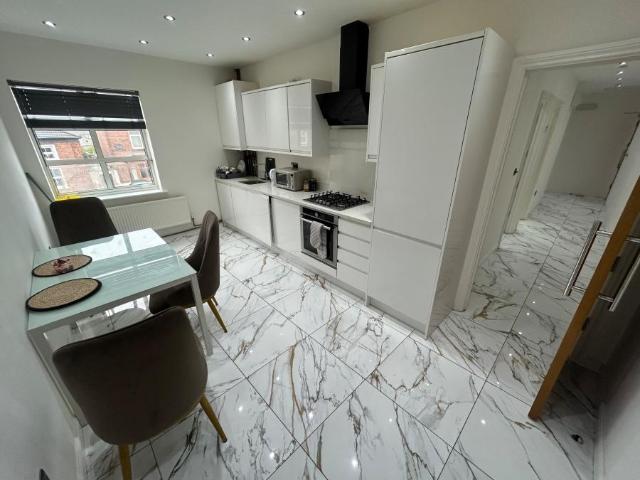 Apartment for rent in Horninglow and Eton, Beamhurst