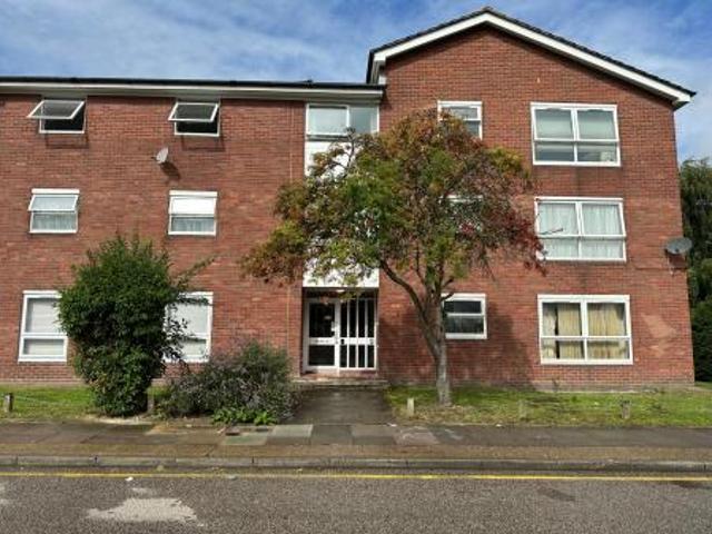 Apartment for rent in Albany Park, Greater London
