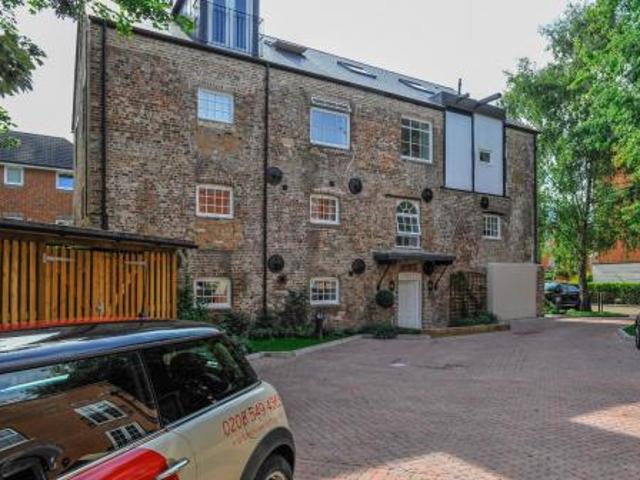 Apartment for rent in Thames Ditton, Elmbridge