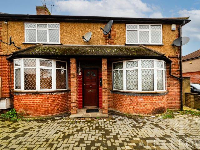 Apartment for rent in Edmonton, Greater London