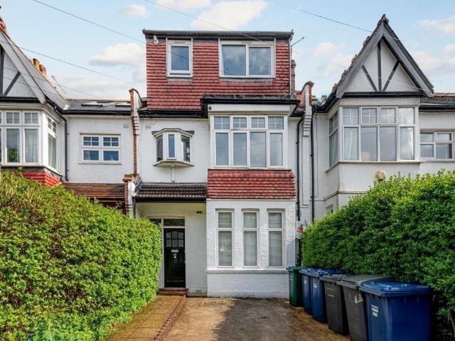 Apartment for rent in Colney Hatch, Greater London