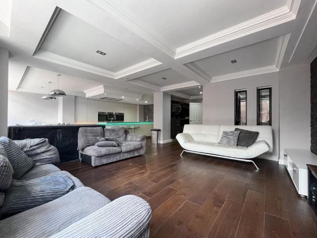 Apartment for rent in Clifton, West Yorkshire