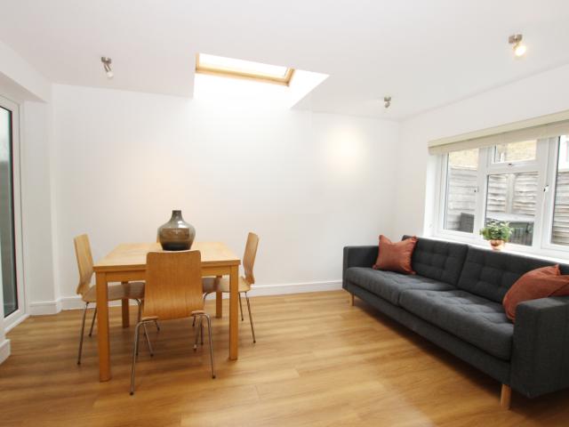Apartment for rent in Blenheim Gardens Estate, Greater London