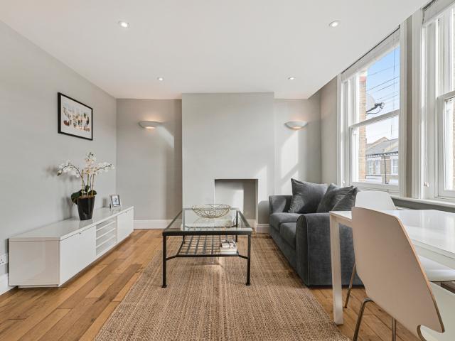 Apartment for rent in Stockwell, Greater London