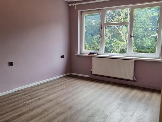 Apartment for rent in Ardleigh Green, Greater London