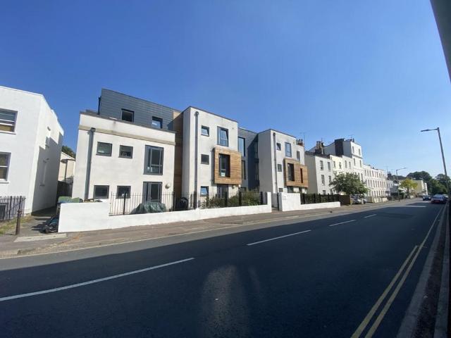 Flat for rent in Ewens Farm, Golden Valley