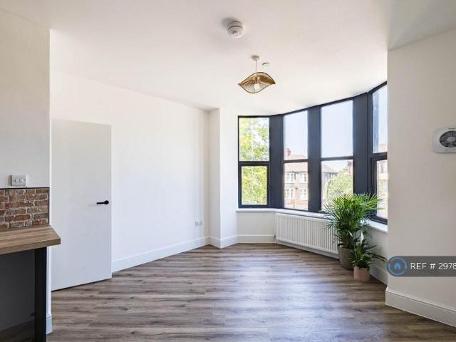 Flat for rent in Falcon Lodge, Wales