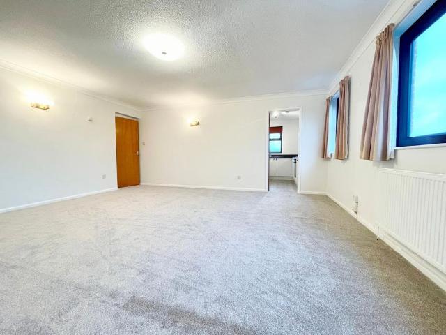 Apartment for rent in Whaddon, Golden Valley