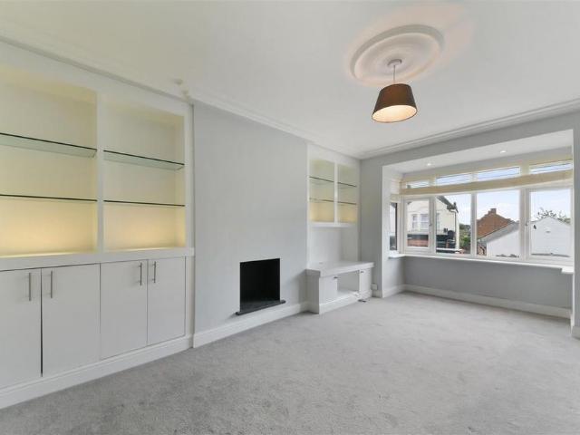 Apartment for rent in Cottenham Park, Greater London