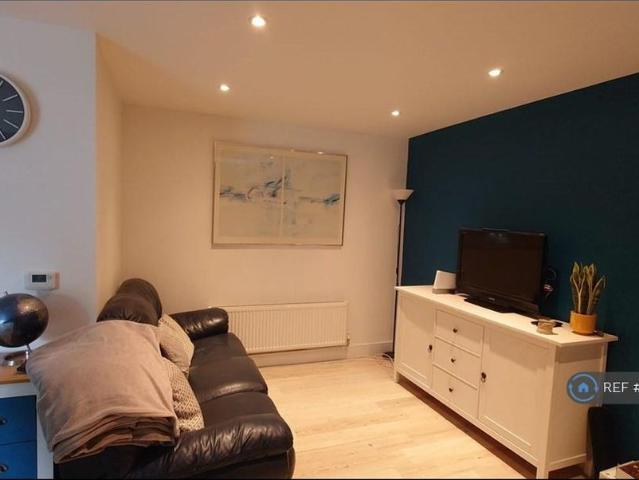Apartment for rent in Red Hill, Surrey