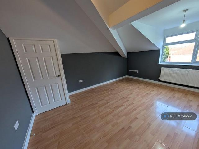 Apartment for rent in Stocking Farm, Old Wharf