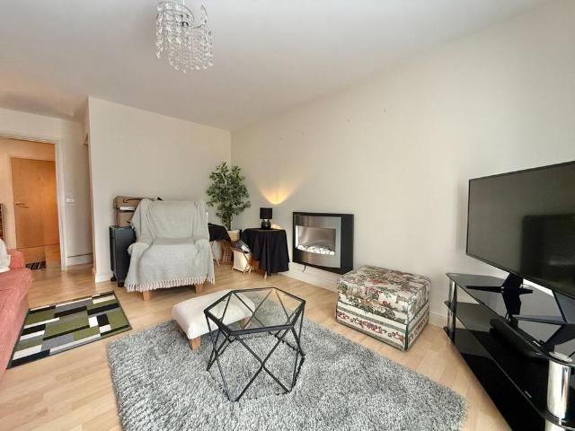 Apartment for rent in Shadwell, West Yorkshire