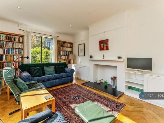 Apartment for rent in The Arches, Greater London