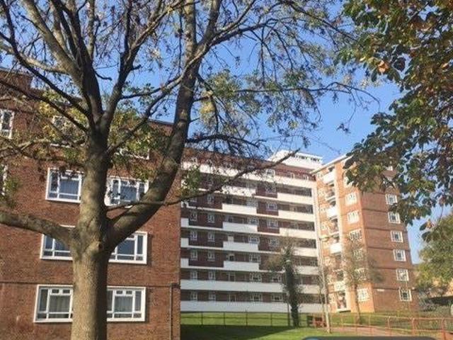 Flat for rent in Southfields, Greater London