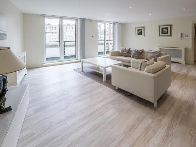 Flat for rent in St. John's Wood, Greater London