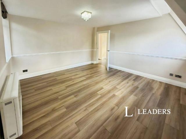 Apartment for rent in Round Hill, Brighton