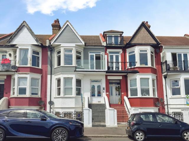 Flat for rent in Kursaal Estate, Alton Barnes