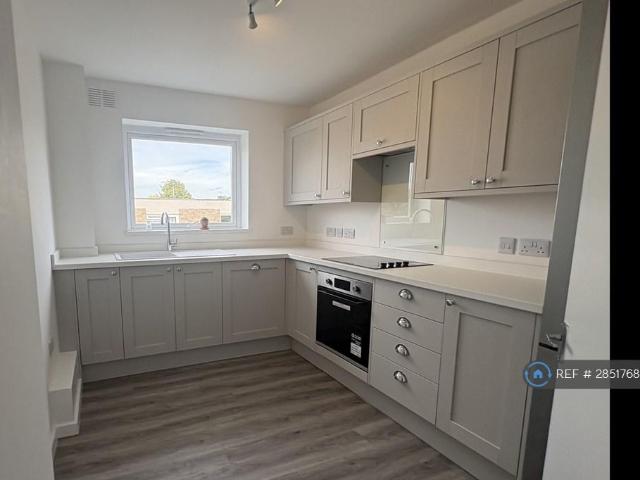 Flat for rent in Camberley, Surrey Heath