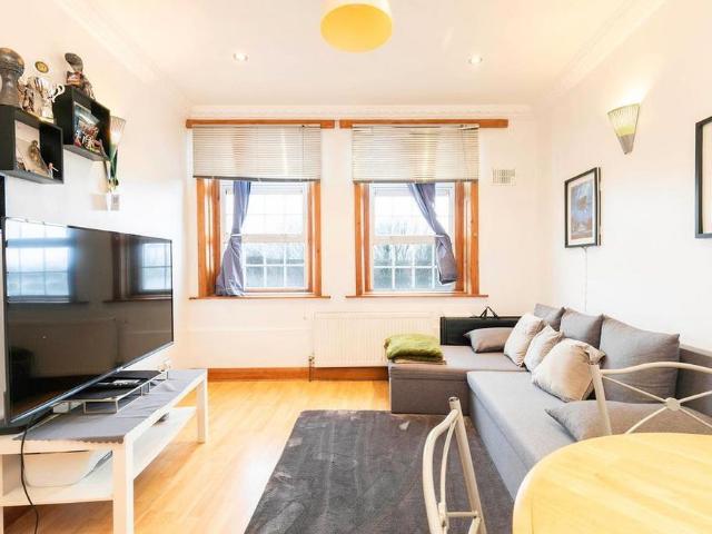 Apartment for rent in Dollis Hill, Greater London