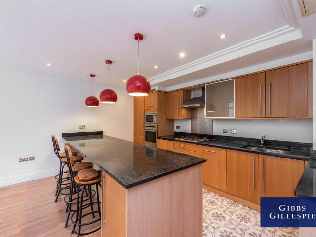Flat for rent in London Borough of Hounslow, Greater London