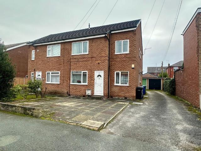 Flat for rent in Hazel Grove, Greater Manchester