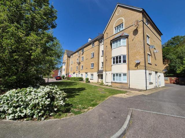 Flat for rent in South Stifford, Grays