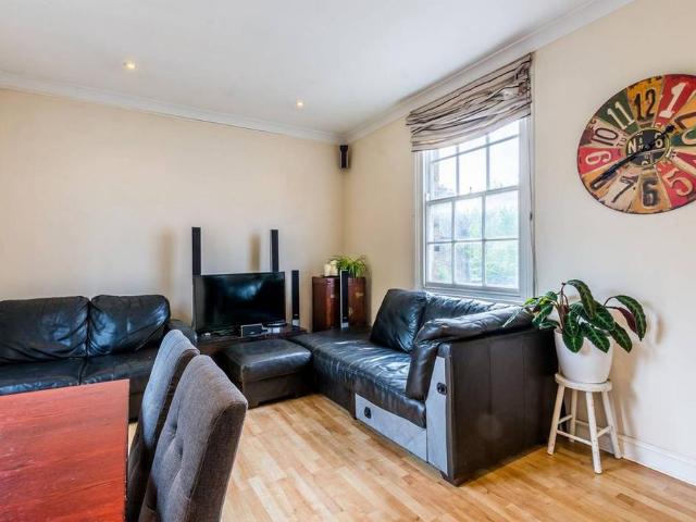Apartment for rent in Highbury, Greater London