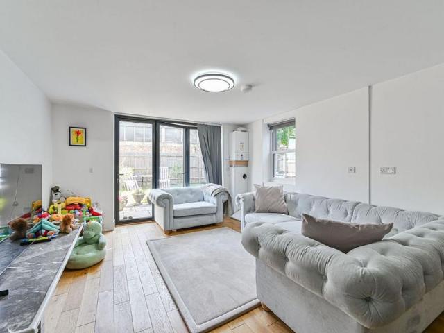 Apartment for rent in Longlands, Halfway Street