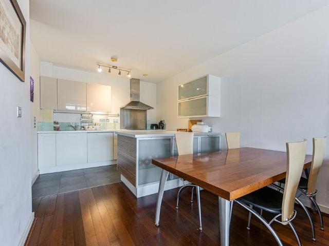 Flat for rent in East Greenwich, Greater London