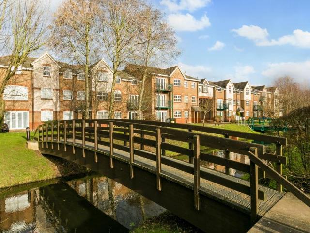 Flat for rent in Moneyhill, Batchworth
