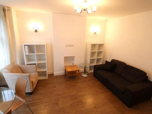 Apartment for rent in London Borough of Croydon, Addiscombe