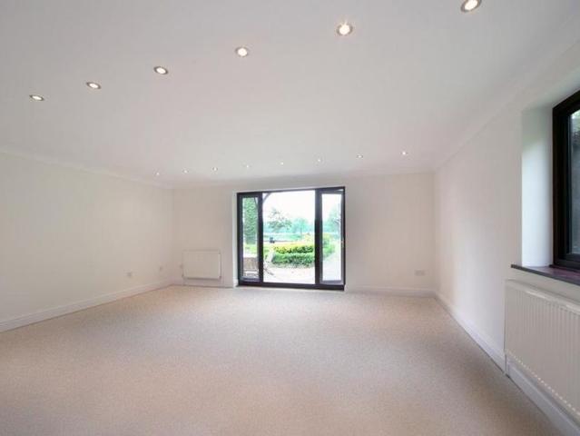 Apartment for rent in Wooburn, Bourne End