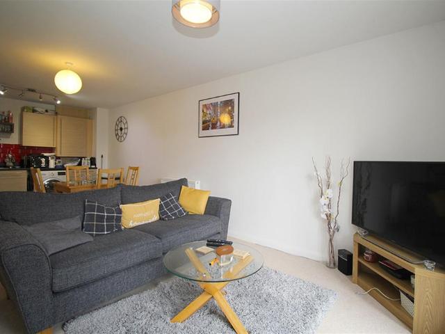 Flat for rent in Elmfield, Leicestershire