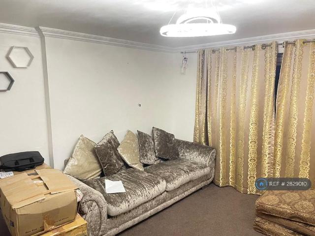 Flat for rent in London Borough of Hounslow, Feltham