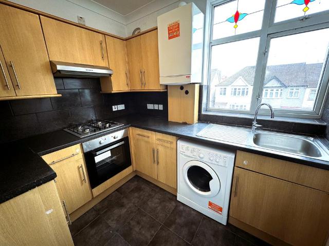 Flat for rent in Barkingside, Greater London