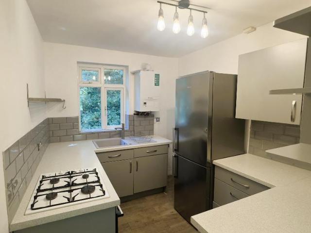 Flat for rent in London Borough of Merton, Merton Park