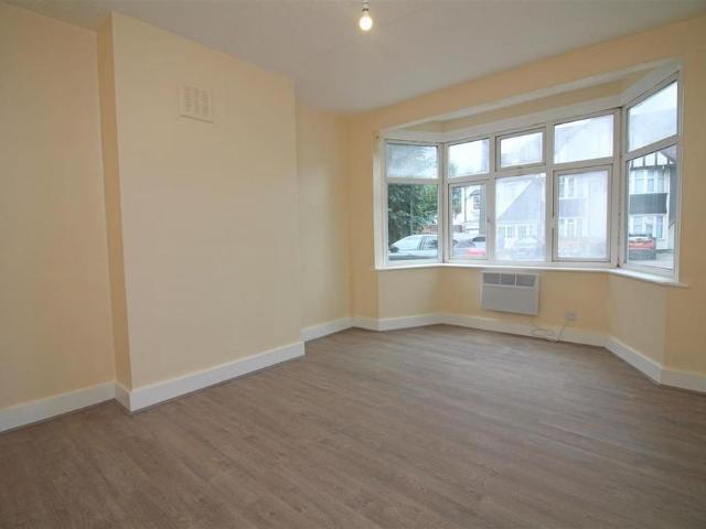 Apartment for rent in Hale End, Greater London