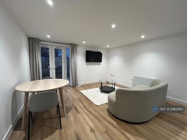Apartment for rent in Falcon Lodge, Wales