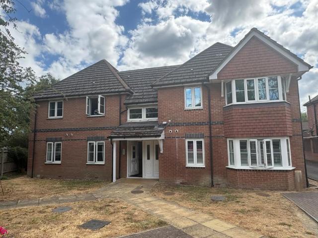 Flat for rent in Butlocks Heath, Helford