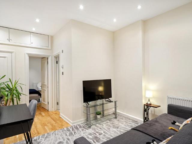 Flat for rent in South Kensington, Isle Of Man