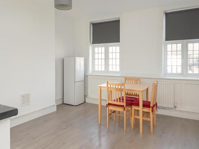 Apartment for rent in Oxted, Hillview