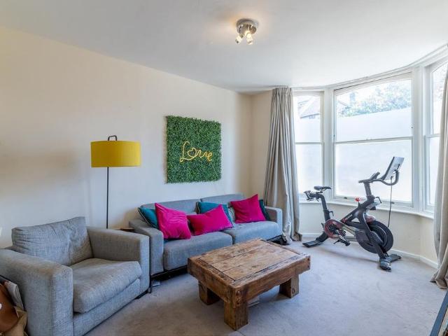 Apartment for rent in Walham Green, Greater London