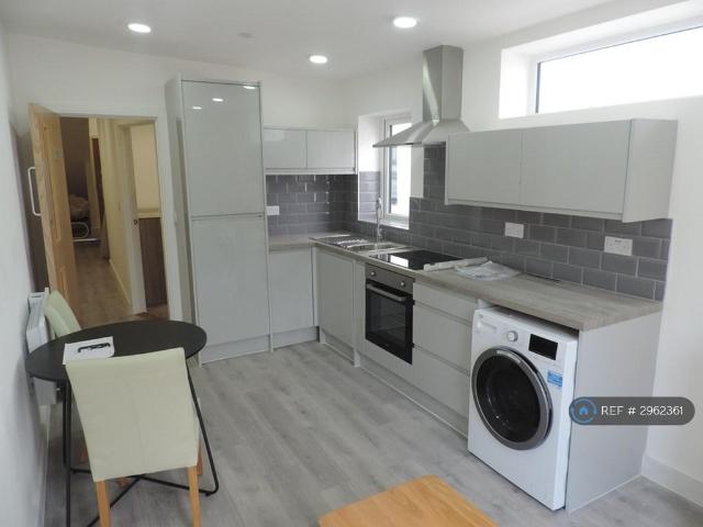 Flat for rent in Falcon Lodge, Wales