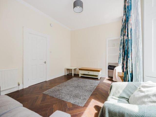 Apartment for rent in Canongate, Old Town