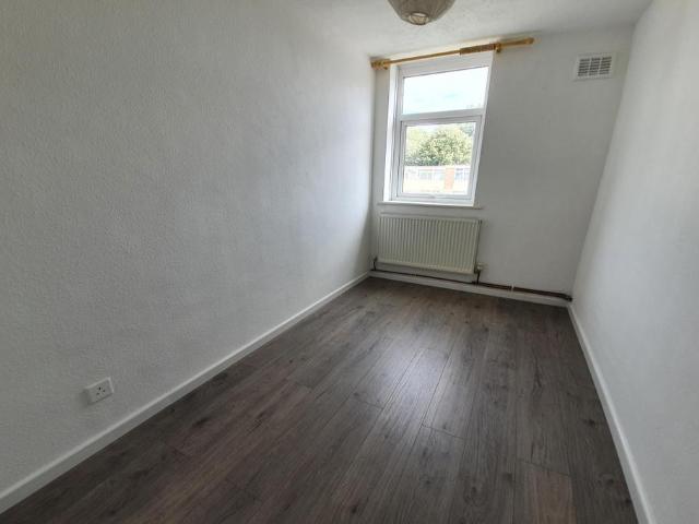 Flat for rent in Foleshill, West Midlands