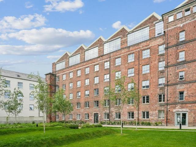 Flat for rent in Hutchesontown, Gorbals
